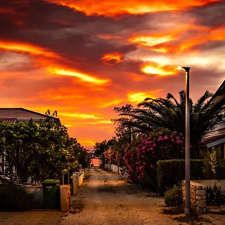 Sunset Elite Apartment Vir